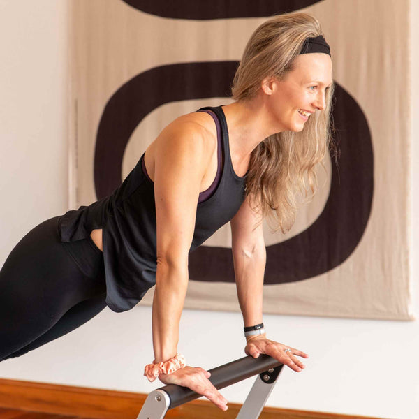 b2b pilates studio headbands impulse #color_jet-black